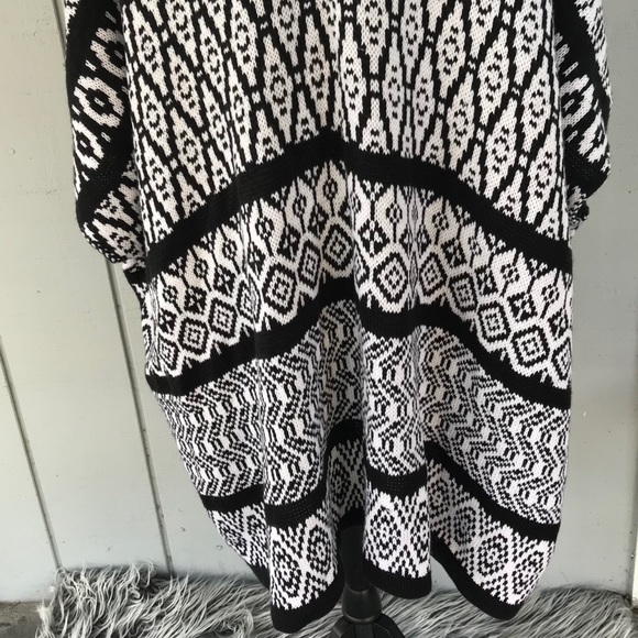 NW Women’s NY Collection Poncho/Cardigan - Picture 6 of 10